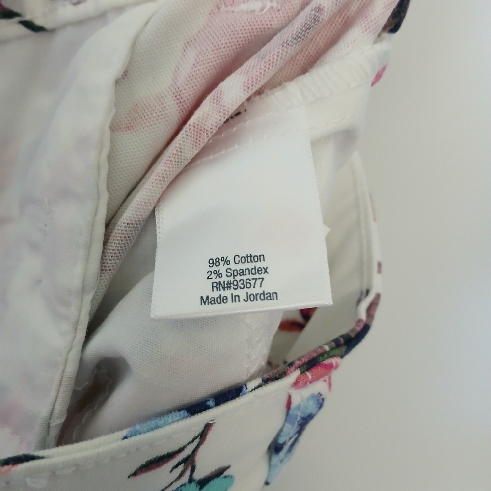 St. Johns Bay Womens Capri Floral Print Size 14 Color White/Pink/Blue - Picture 11 of 11